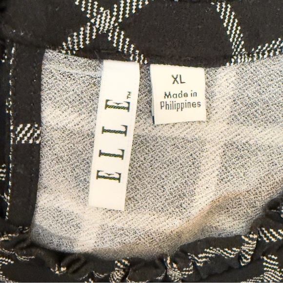 Elle Pink and Black Boxy Blouse with Ruffled Cap Sleeves - Picture 3 of 4